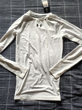 Under Armour Women’s White Long Sleeve Performance Top
